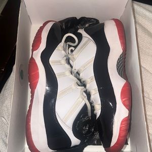 Jordan 11 retro low “ Chicago”